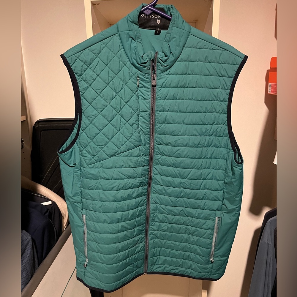 Greyson Yukon Ultralight Hybrid Vest, Size L Large, worn twice, Green